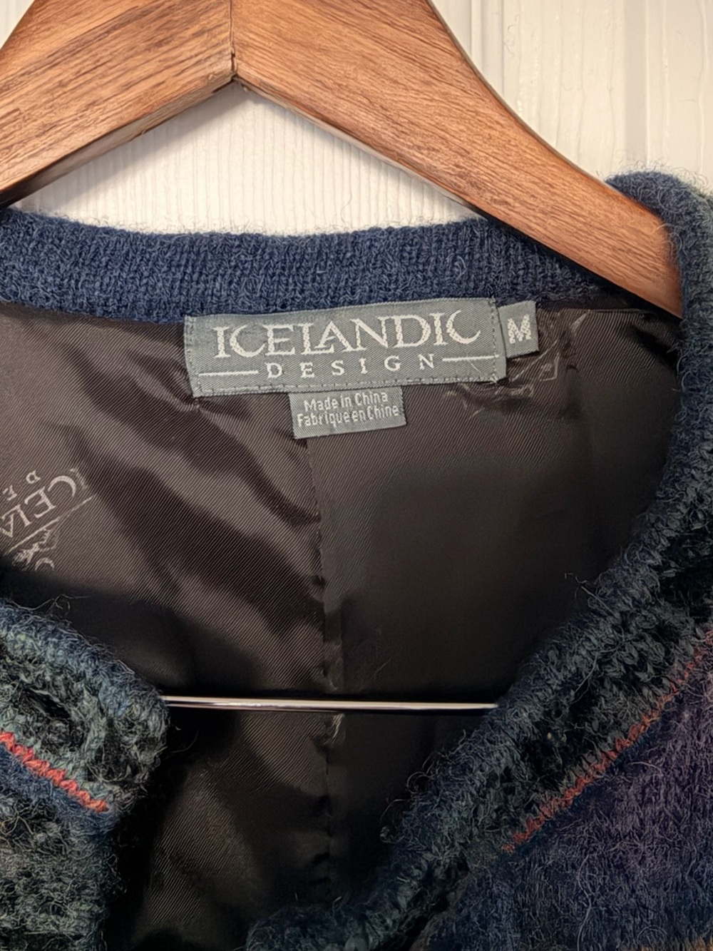 Icelandic Design wool jacket - Picture 3 of 4